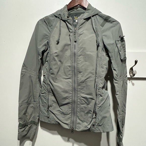 Mountain Hardwear lightweight jacket - Picture 1 of 6